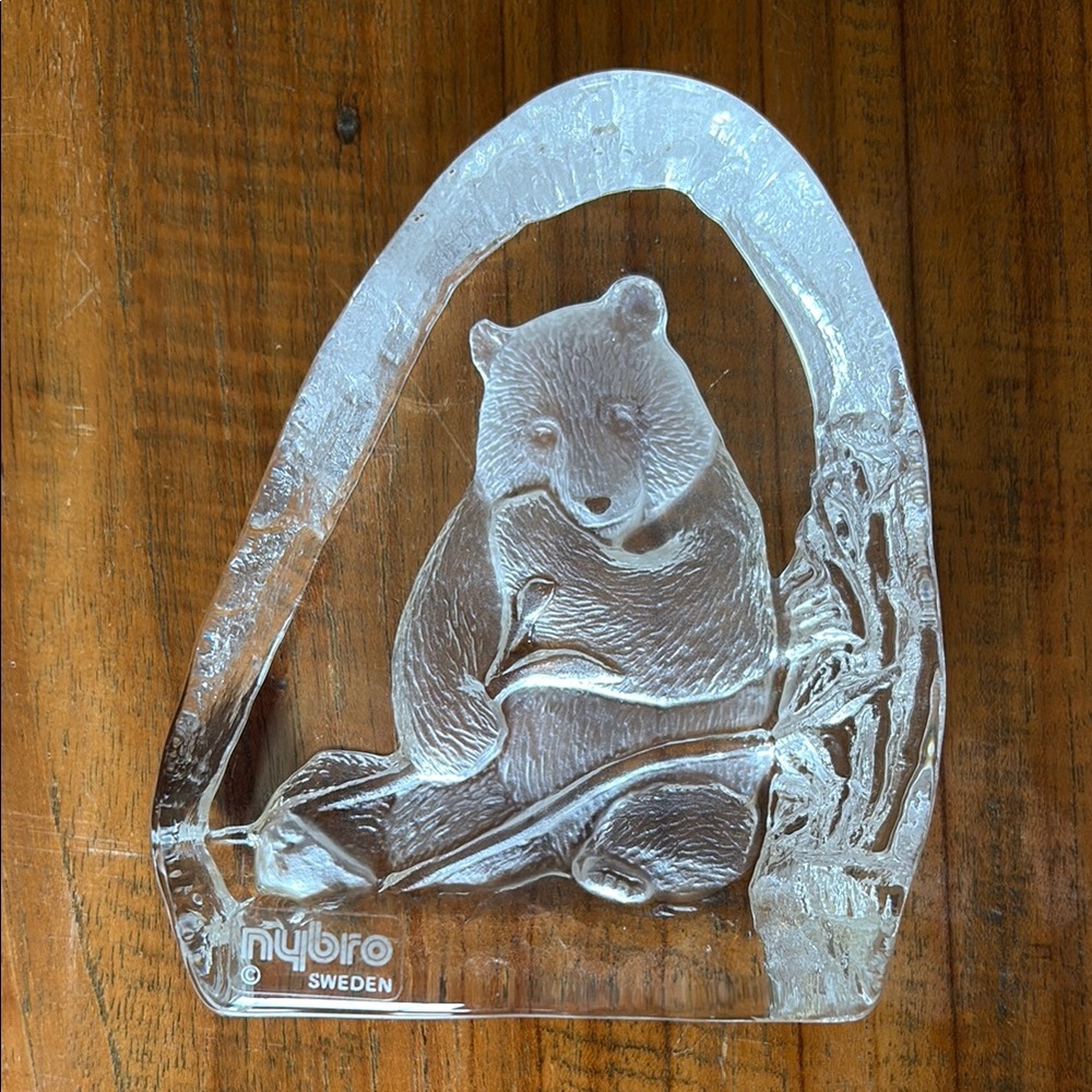 NYBRO Crystal Sweden Vintage Art Glass Figurine Paperweight PANDA Eating Bamboo